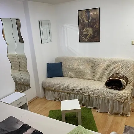 Schoenes Doppelbettzimmer Im Untergeschoss Inkl Parkplatz Nach Verfuegbarkeit