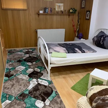 Schoenes Doppelbettzimmer Im Untergeschoss Inkl Parkplatz Nach Verfuegbarkeit