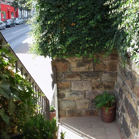 Schoenes Doppelbettzimmer Im Untergeschoss Inkl Parkplatz Nach Verfuegbarkeit Quarto em Acomodações Particulares Essen