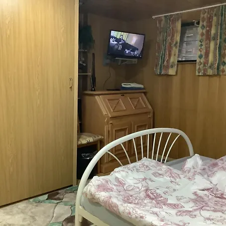 Schoenes Doppelbettzimmer Im Untergeschoss Inkl Parkplatz Nach Verfuegbarkeit * Essen