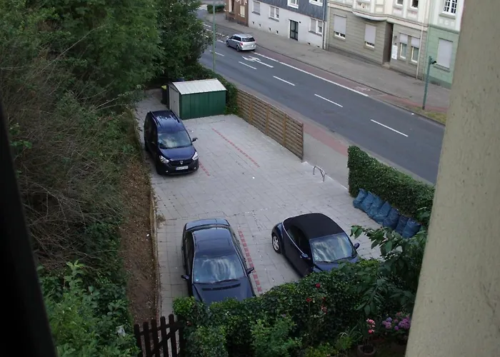 Schönes Doppelbettzimmer Im Untergeschoss Inkl Parkplatz Nach Verfügbarkeit Habitación en casa particular
