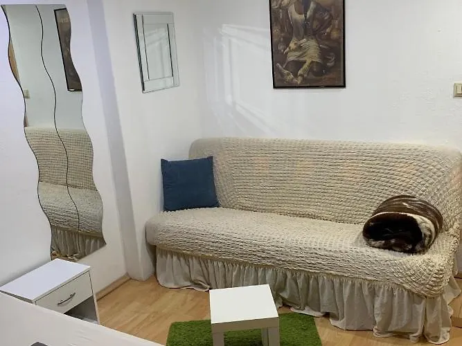 Schönes Doppelbettzimmer Im Untergeschoss Inkl Parkplatz Nach Verfügbarkeit