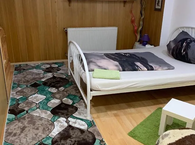 Schoenes Doppelbettzimmer Im Untergeschoss Inkl Parkplatz Nach Verfuegbarkeit