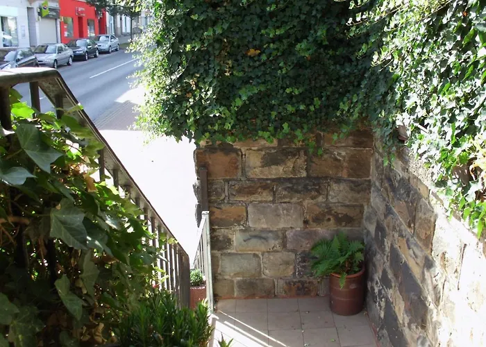 Schönes Doppelbettzimmer Im Untergeschoss Inkl Parkplatz Nach Verfügbarkeit Habitación en casa particular Essen