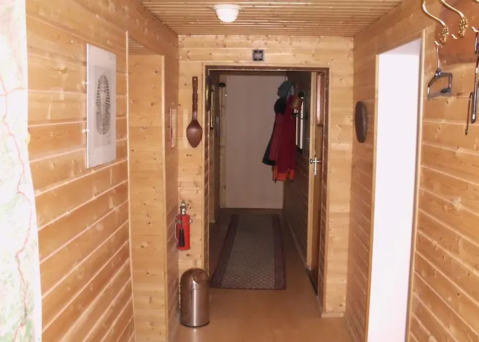 Schönes Doppelbettzimmer Im Untergeschoss Inkl Parkplatz Nach Verfügbarkeit Privatunterkunft Essen