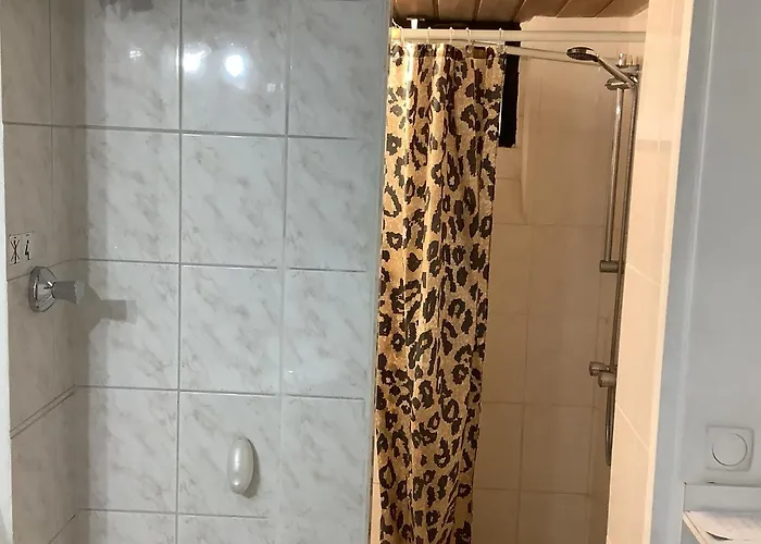 Schönes Doppelbettzimmer Im Untergeschoss Inkl Parkplatz Nach Verfügbarkeit * Essen