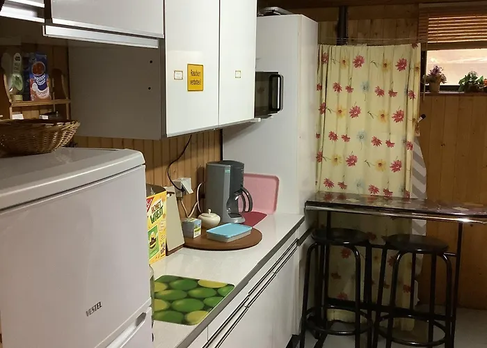 Schoenes Doppelbettzimmer Im Untergeschoss Inkl Parkplatz Nach Verfuegbarkeit Accommodatie bij particulieren *