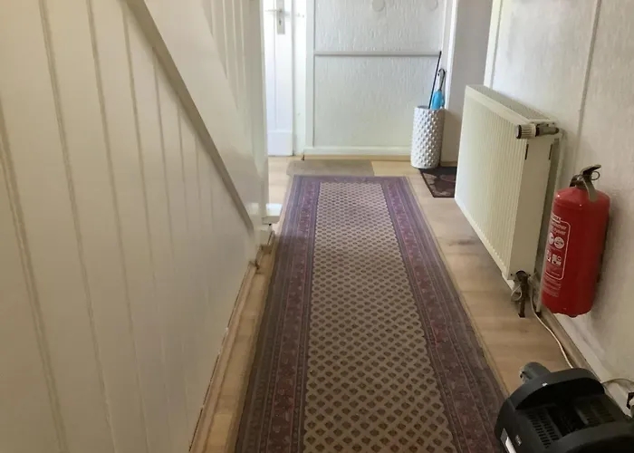 Schoenes Doppelbettzimmer Im Untergeschoss Inkl Parkplatz Nach Verfuegbarkeit